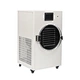 Configuración de la máquina liofilizadora doméstica Geliss HFD-8 conectada a una bomba de vacío de paletas rotativas de doble etapa azul de alto rendimiento a través de una línea de vacío transparente reforzada gruesa